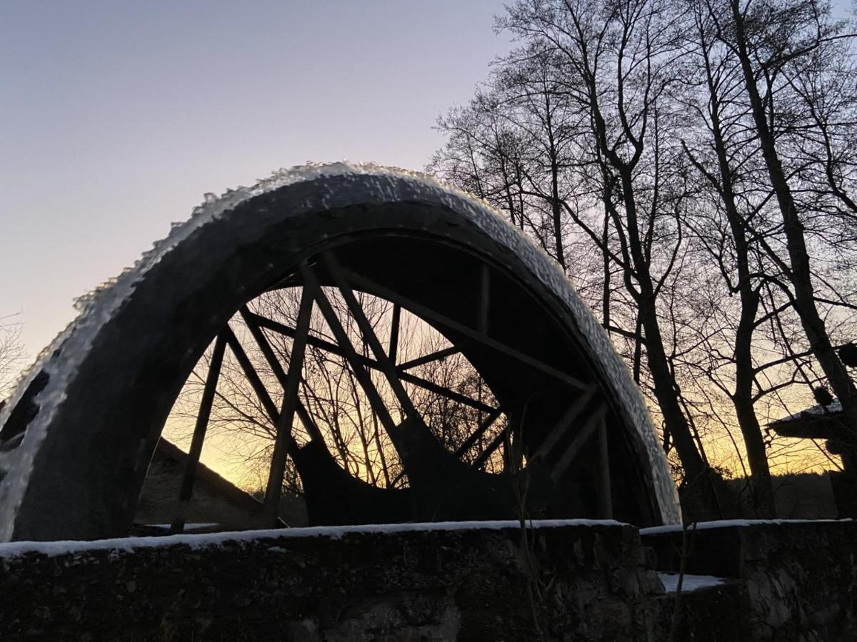 Le Moulin De Razou Acomodação com café da manhã Brassy Exterior foto