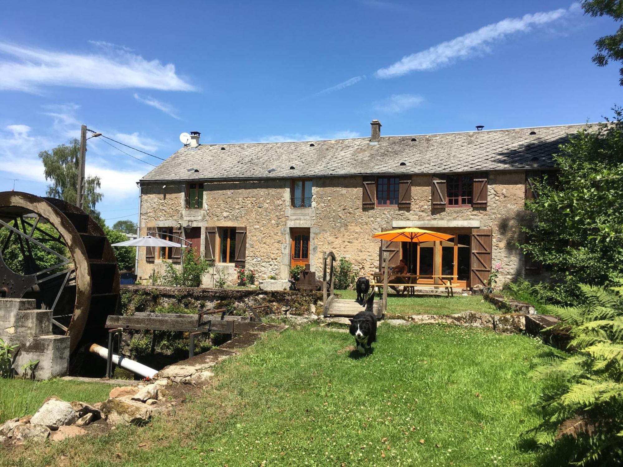 Le Moulin De Razou Acomodação com café da manhã Brassy Exterior foto