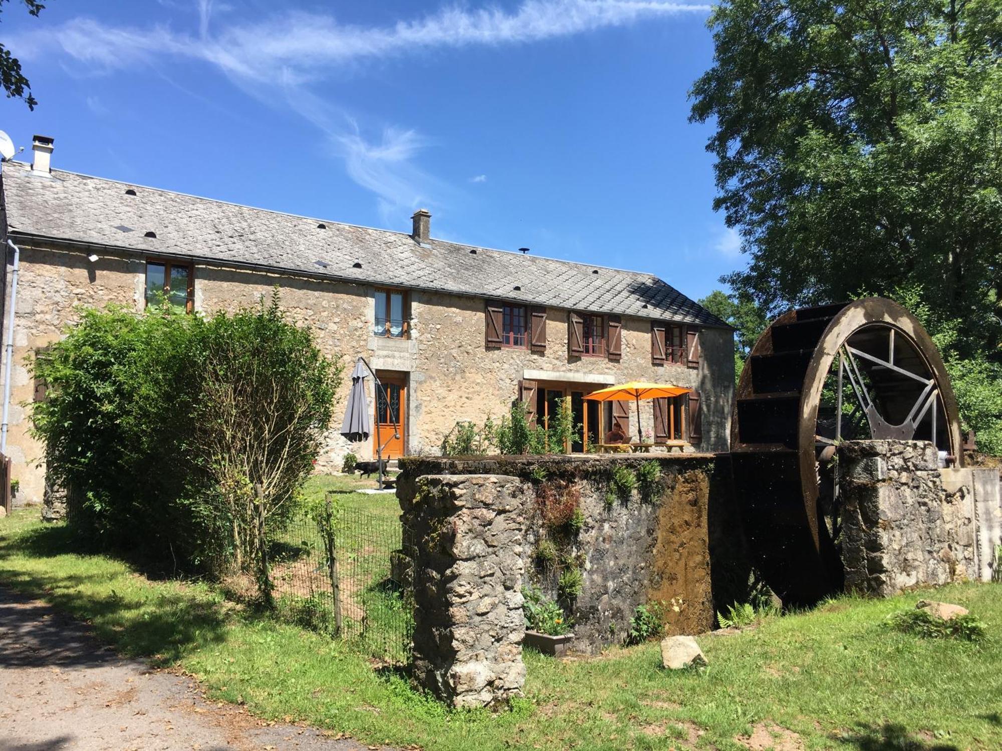 Le Moulin De Razou Acomodação com café da manhã Brassy Exterior foto